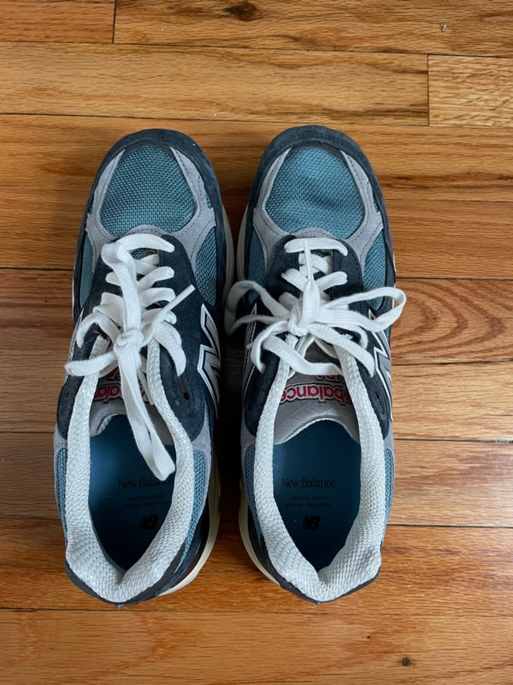 New Balance Men's Dark Blue and Light Blue 990v4 Athletic Sneakers - Picture 4 of 9